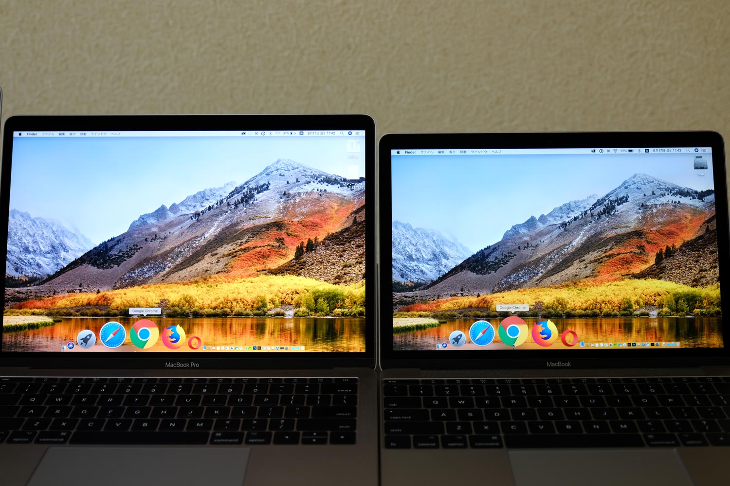 左：13インチMacBook Pro、右：12インチMacBook